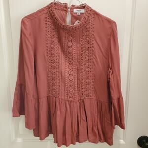 Kenzie NWT Top Blouse Peplum style Size Medium Mauve Pink Bell Sleeve Shirt Lace